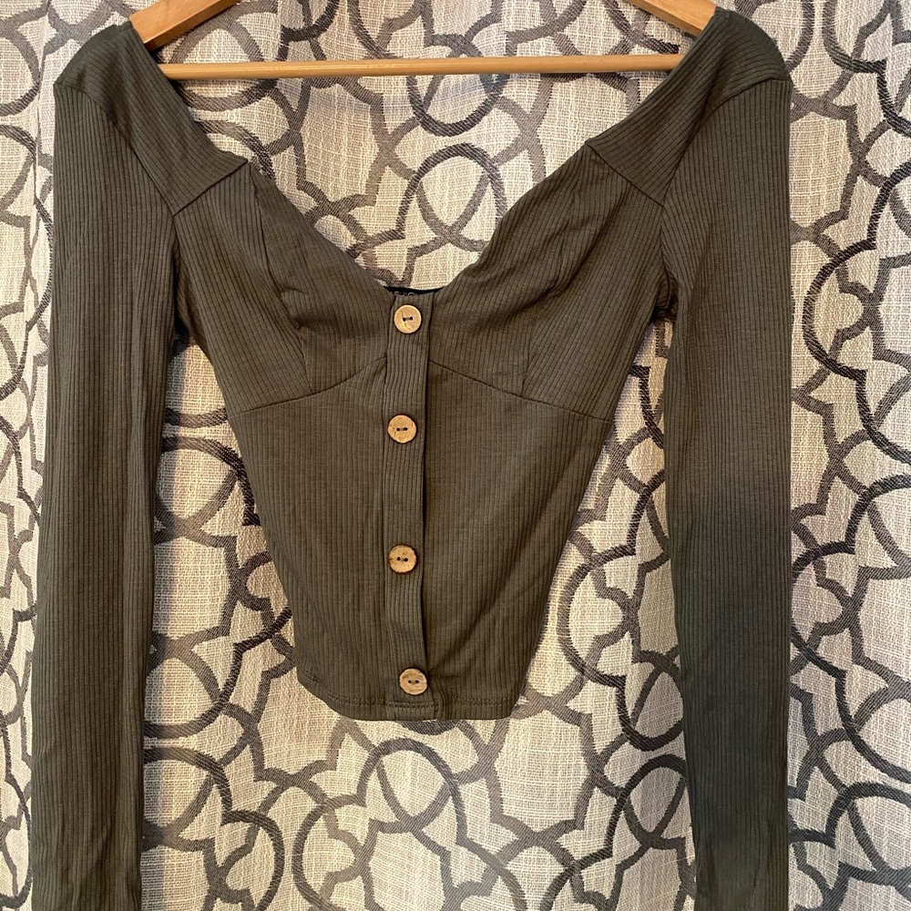 Long sleeve cropped shirt NWT | Fashion Nova